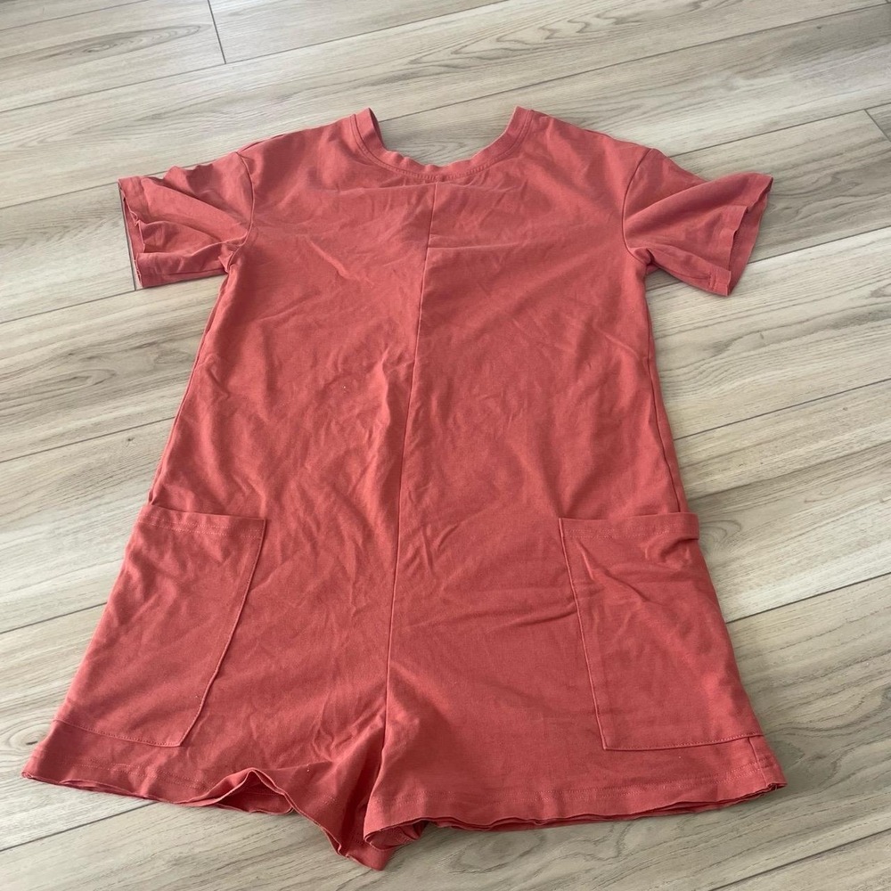 Amazon‎ Coral Short Sleeve Knit Romper V-Neck with Pockets Size Small